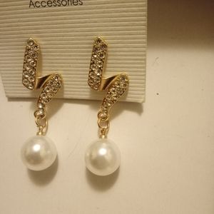 Z pearl gold earrings by D'bello